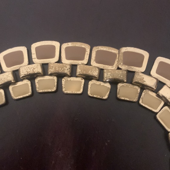 Beautiful pre-loved tan and gold necklace! - Picture 2 of 3